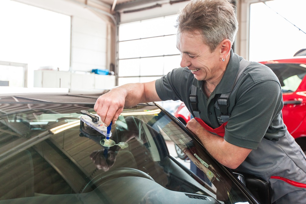 62-jpg_160425-ahmetzger-n Steinschlag Reparatur im Toyota Autohaus Metzger in Widdern