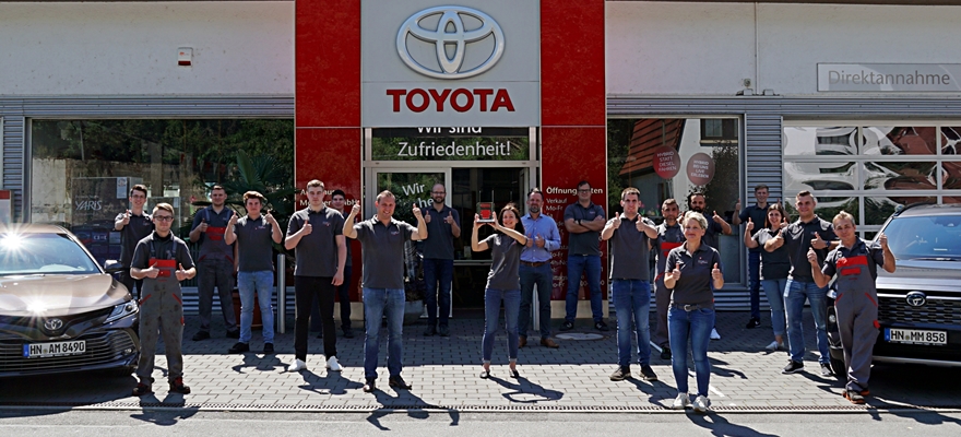 Ichiban Auszeichnung fuer das Team vom Toyota Autohaus Metzger